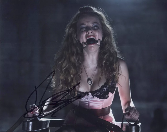 Bijou Phillips autograph