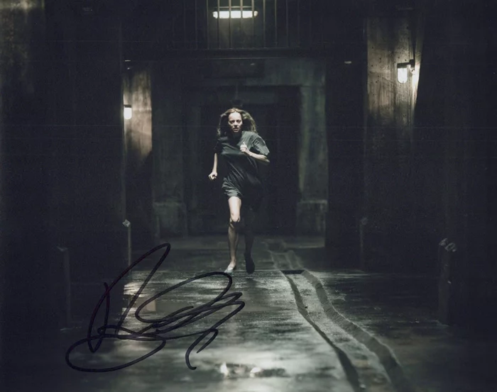 Bijou Phillips autograph