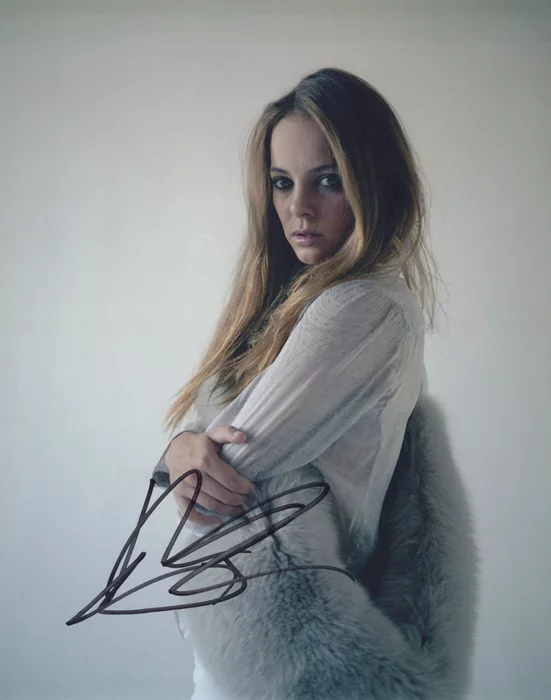 Bijou Phillips autograph