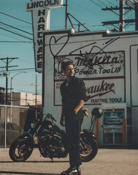 Tyler Hynes autograph