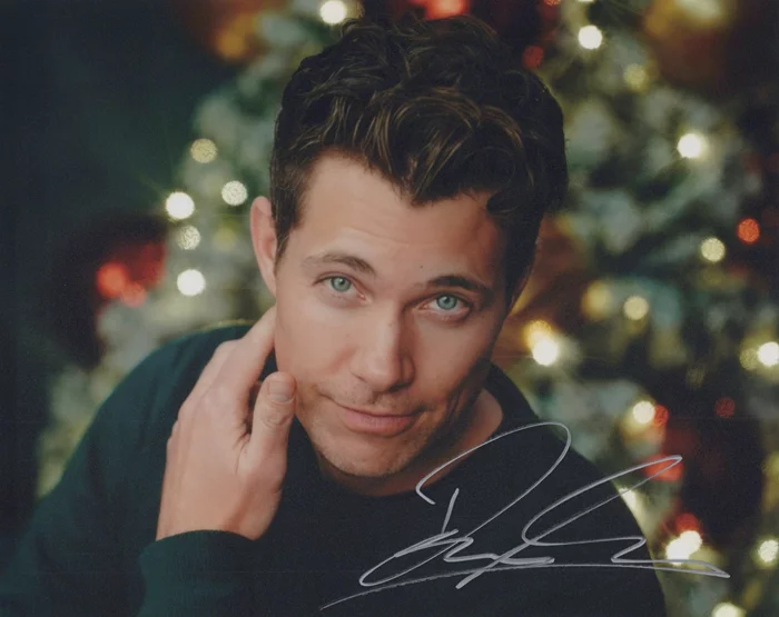 Drew Seeley autograph