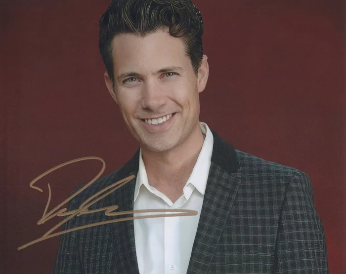 Drew Seeley autograph
