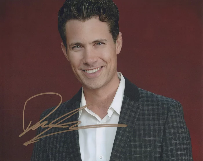Drew Seeley autograph