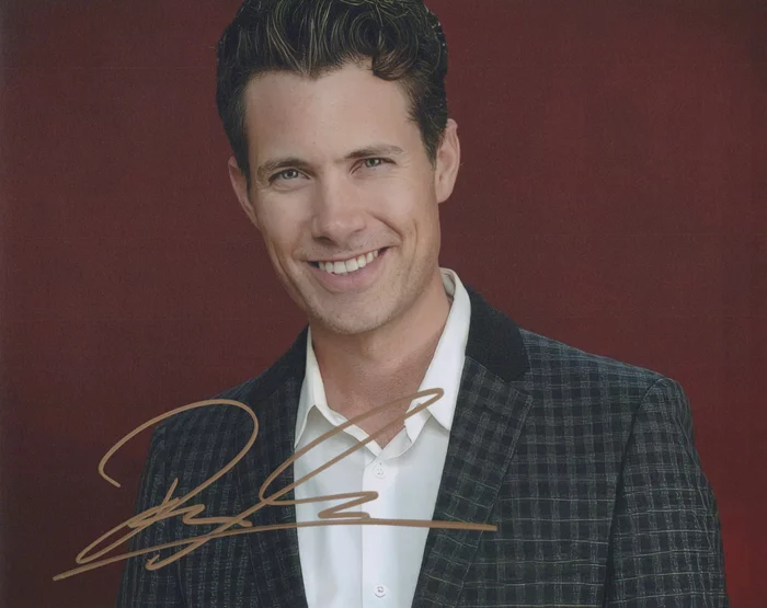 Drew Seeley autograph