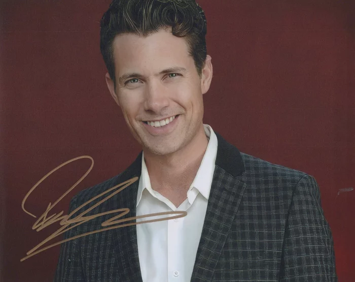 Drew Seeley autograph
