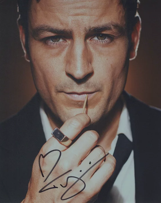 Tyler Hynes autograph