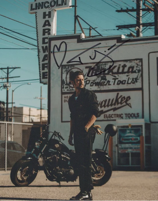 Tyler Hynes autograph