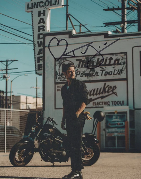 Tyler Hynes autograph