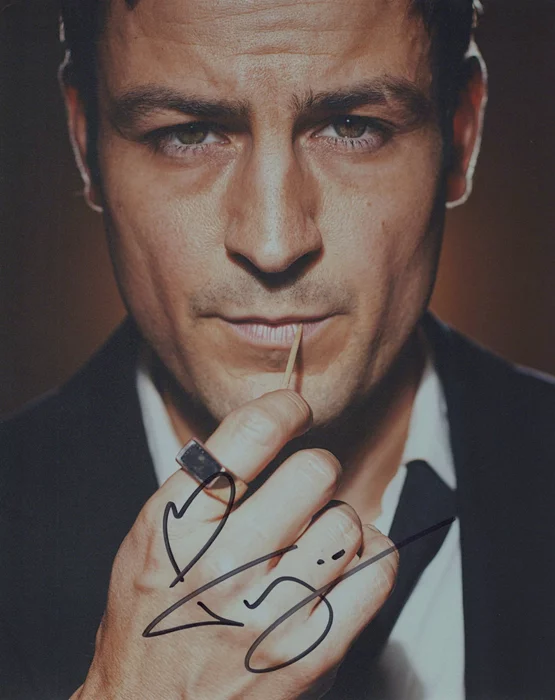 Tyler Hynes autograph