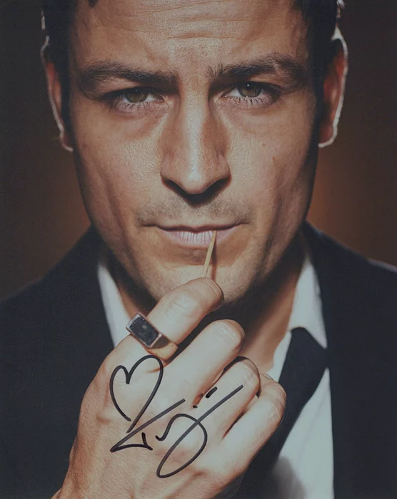 Tyler Hynes autograph