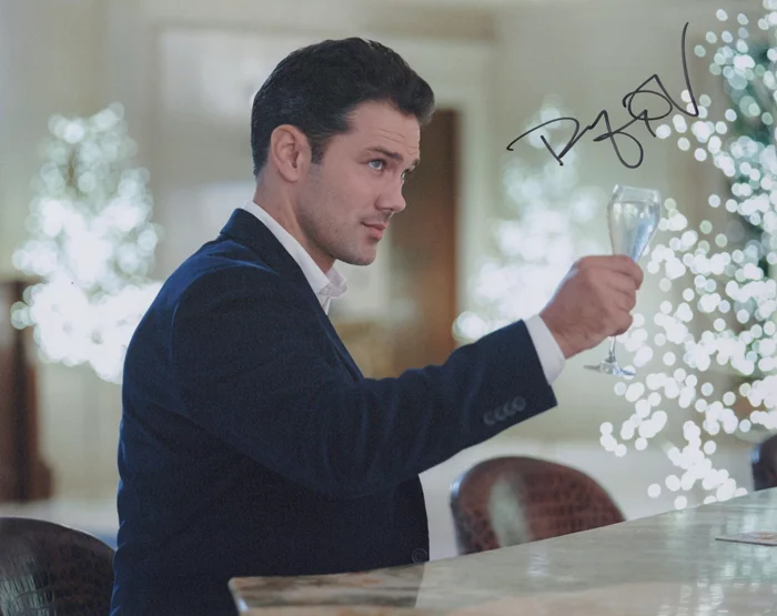 Ryan Paevey autograph