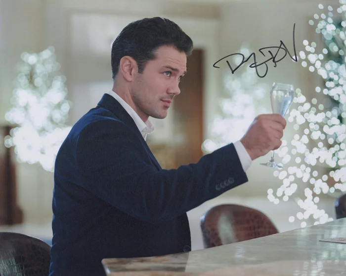 Ryan Paevey autograph