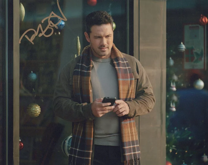 Ryan Paevey autograph
