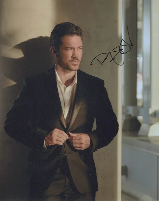 Ryan Paevey autograph