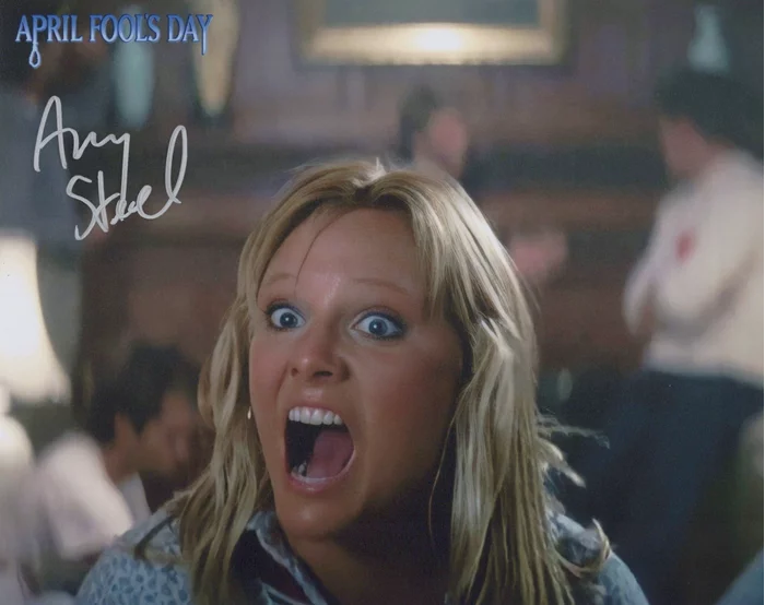 Amy Steel autograph