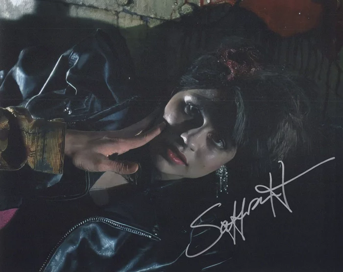 Saffron Henderson autograph