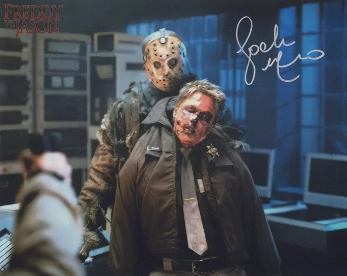 Lochlyn Munro autograph