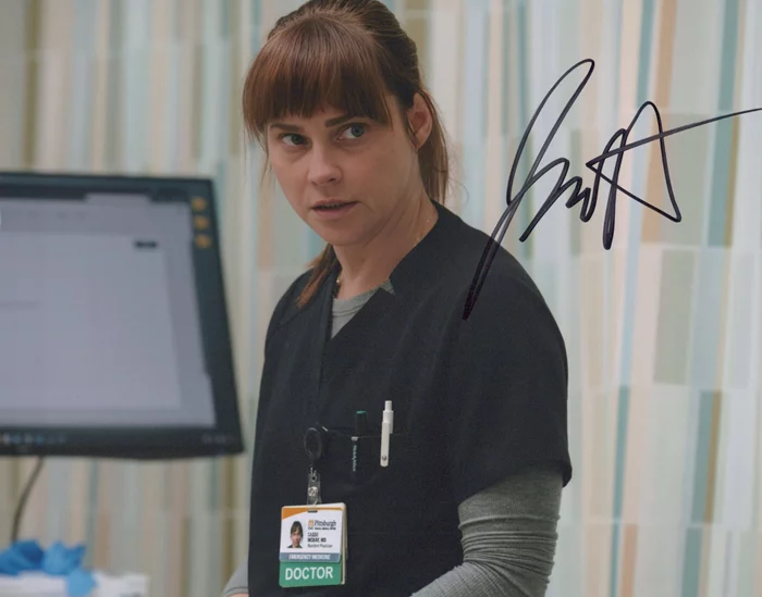 Fiona Dourif autograph