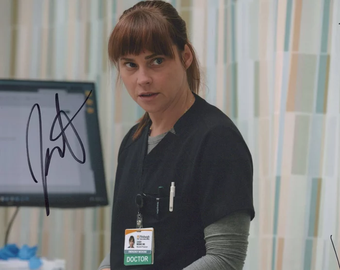 Fiona Dourif autograph