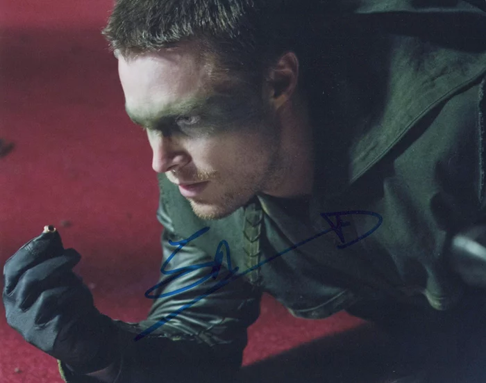 Stephen Amell autograph