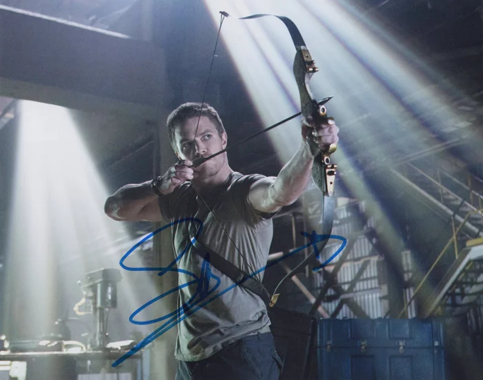 Stephen Amell autograph