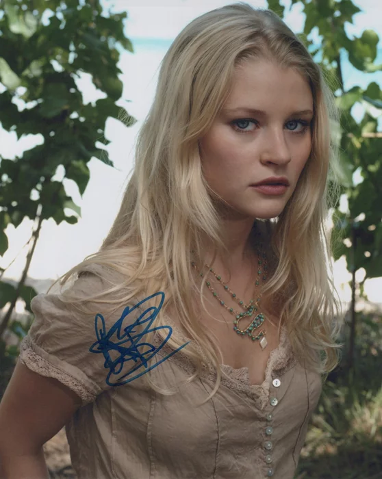 Emilie de Ravin autograph
