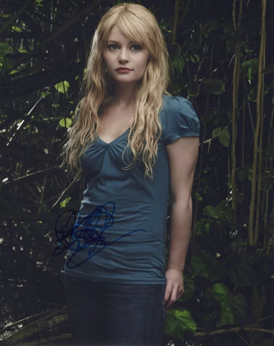 Emilie de Ravin autograph