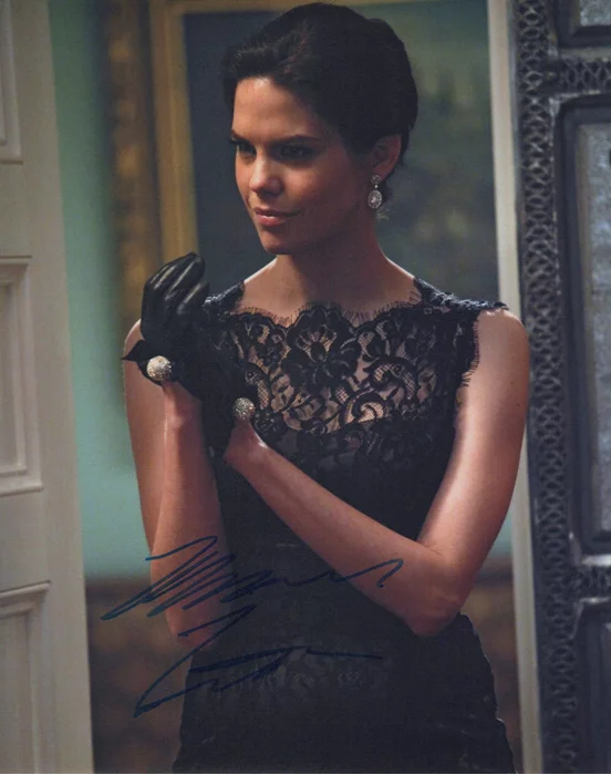 Mariana Klaveno autograph