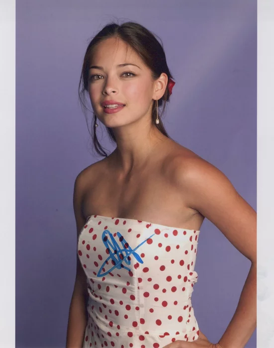 Kristin Kreuk autograph