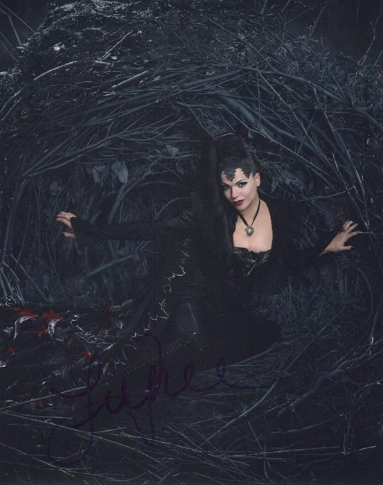Lana Parrilla autograph