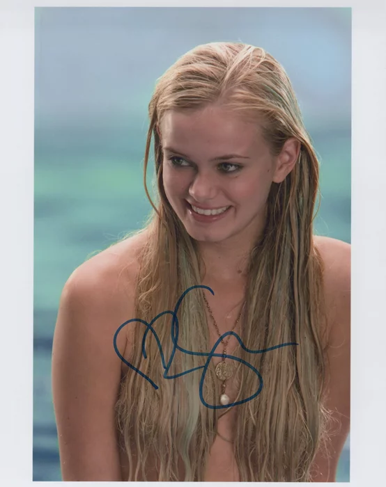 Sara Paxton autograph
