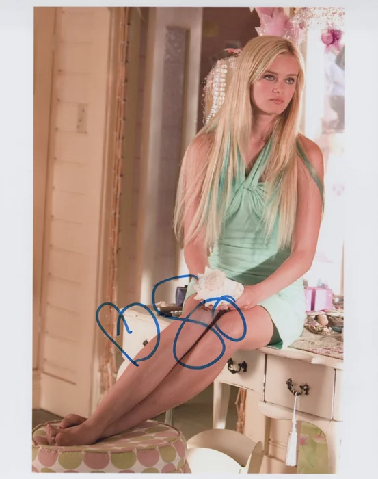 Sara Paxton autograph