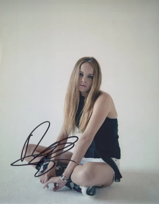 Bijou Phillips autograph