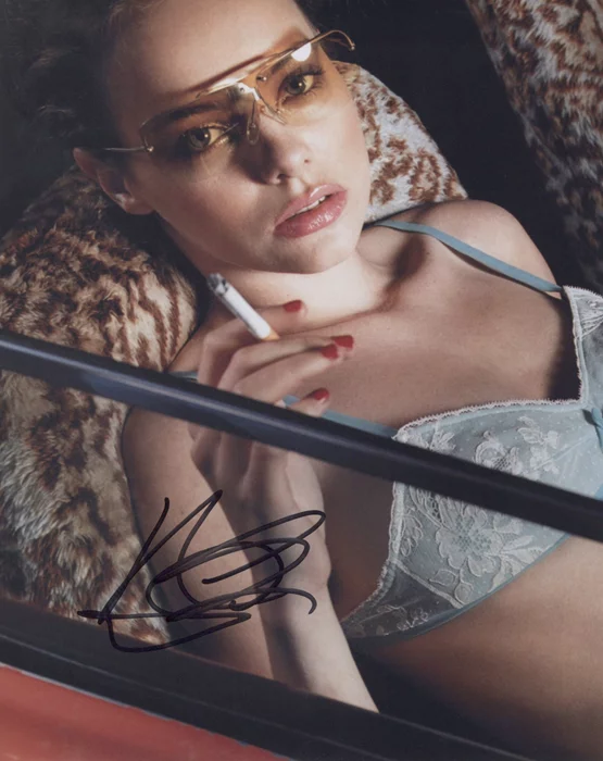 Bijou Phillips autograph