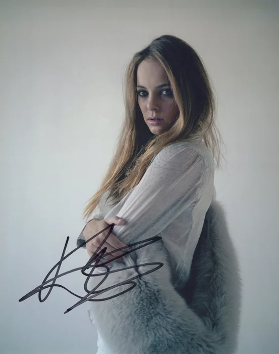 Bijou Phillips autograph