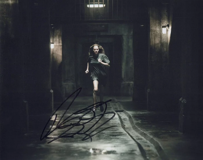 Bijou Phillips autograph