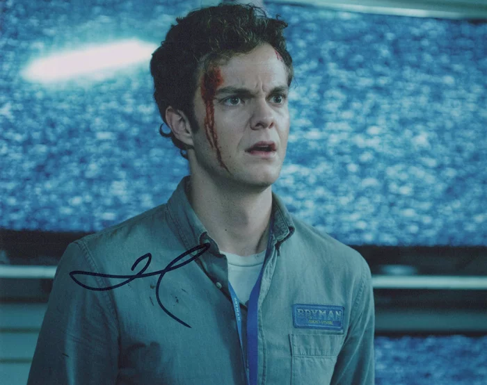 Jack Quaid autograph