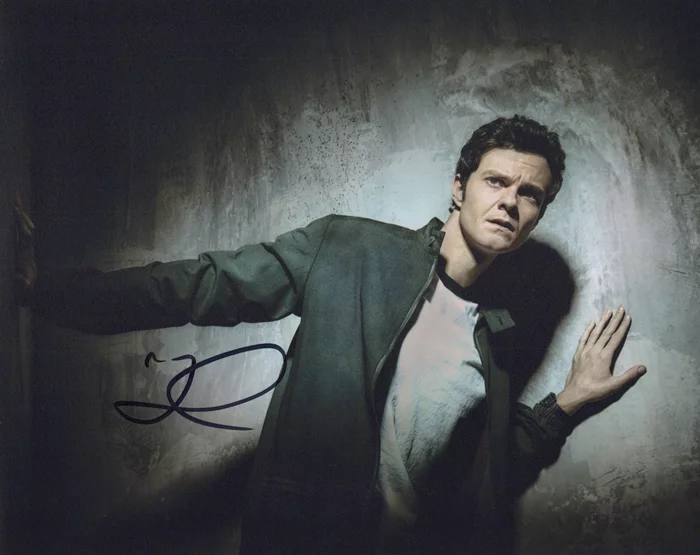 Jack Quaid autograph