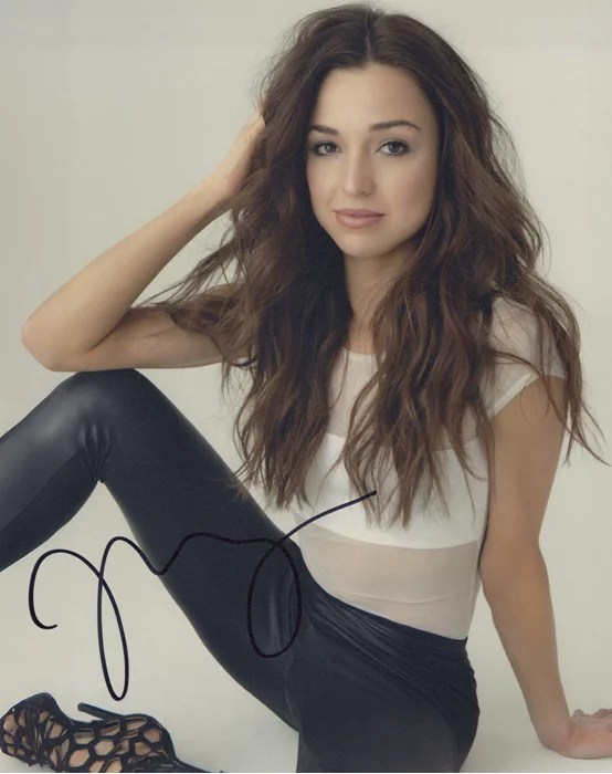 Jessica Meraz autograph