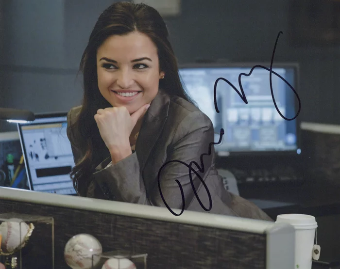 Jessica Meraz autograph