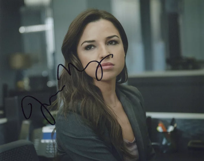 Jessica Meraz autograph