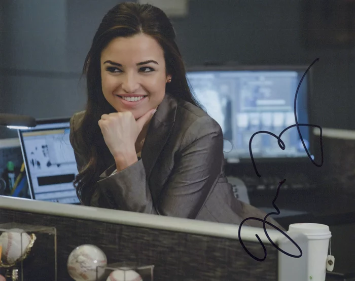 Jessica Meraz autograph