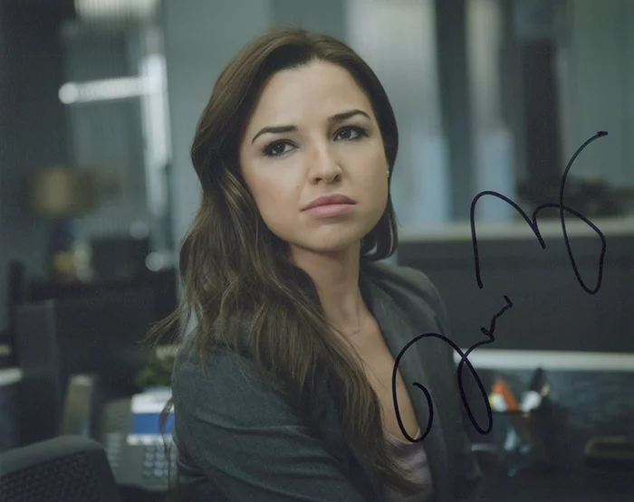 Jessica Meraz autograph