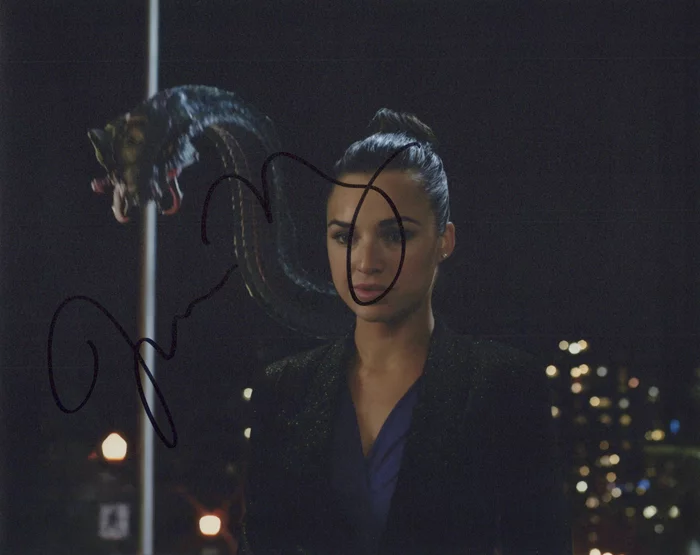 Jessica Meraz autograph