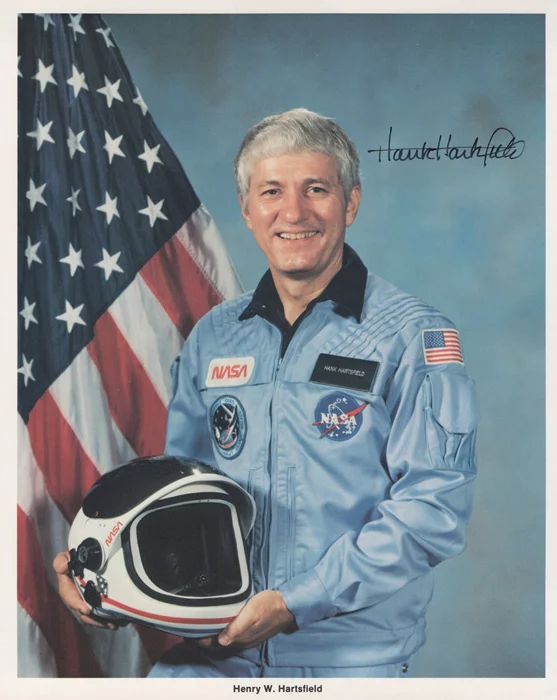 Hank Hartsfield autograph