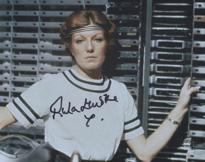 Rula Lenska autograph