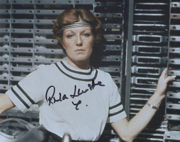 Rula Lenska autograph