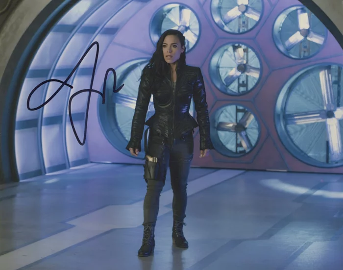 Jessica Camacho autograph