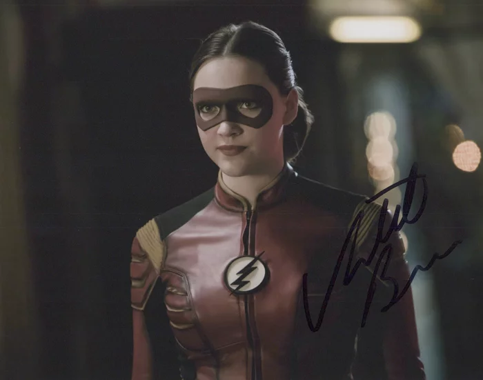 Violett Beane autograph