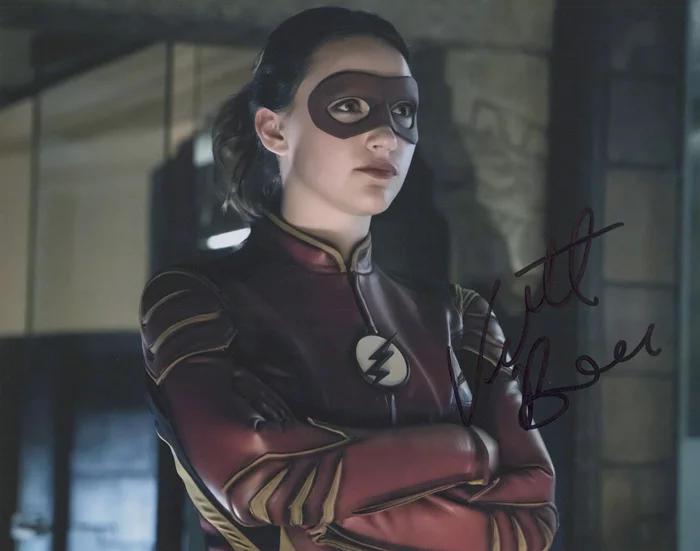 Violett Beane autograph